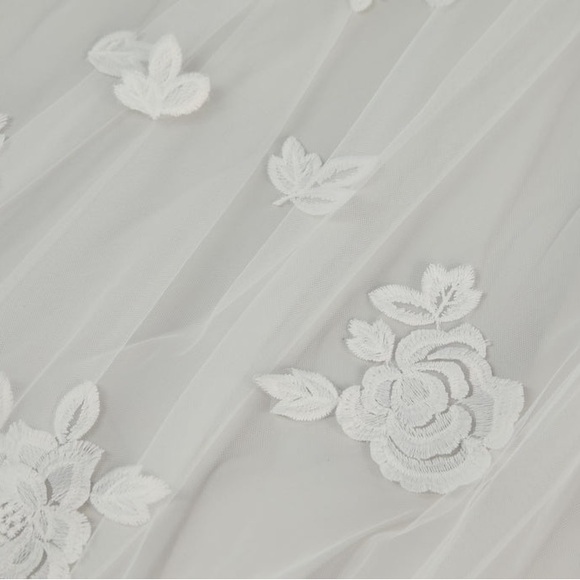 Amsale Petal Lace Cathedral Length Wedding Veil White Bridal Lace Petals R237U - Picture 5 of 8